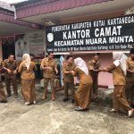 Momen Halal Bihalal Warnai Apel Pagi Perdana Pasca Lebaran di Lingkungan Kecamatan Muara Muntai