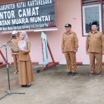 Giat Apel Senin Pagi Kecamatan Muara Muntai Bersama Bagian Umum Ketatalaksanaan dan Kepegawaian