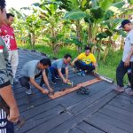 Aparatur Kecamatan Muara Muntai Gelar Gotong Royong Perbaikan Jembatan Gunakan Dana UPZ ASN