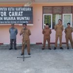M. Irpan Pimpin Apel Pagi di Kantor Camat Muara Muntai